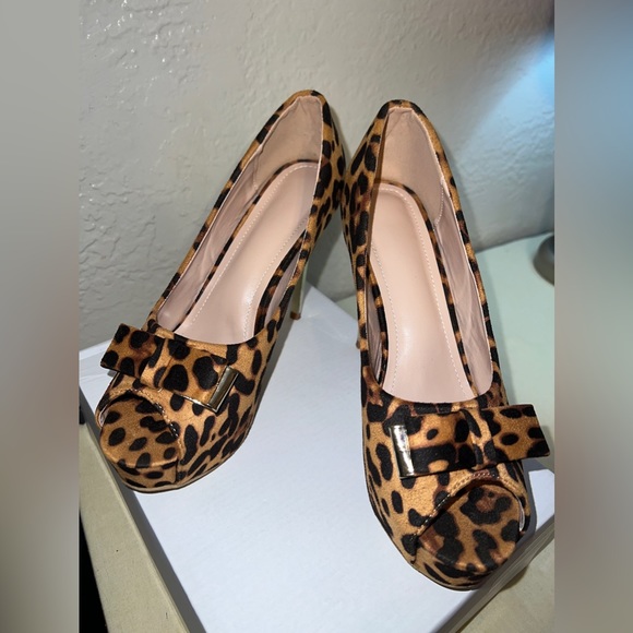 Leopard peep toe heels 🐆 - Picture 6 of 14